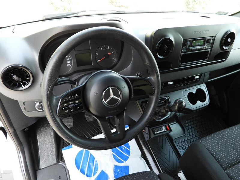 Mercedes-Benz SPRINTER 316 CHŁODNIA KONTENER 0*C WINDA 8 PALET TEMPOMAT PNEUMA - Рефрижератор: фото 2 Mercedes-Benz SPRINTER 316 CHŁODNIA KONTENER 0*C WINDA 8 PALET TEMPOMAT PNEUMA - Рефрижератор: фото 2