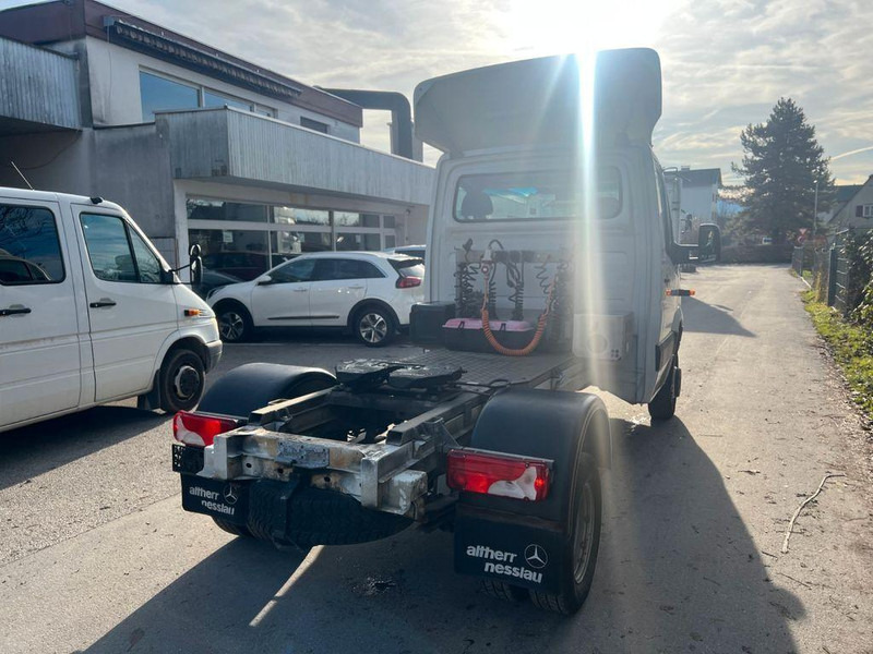 Mercedes-Benz SPRINTER 519 - Малотоннажный седельный тягач: фото 3 Mercedes-Benz SPRINTER 519 - Малотоннажный седельный тягач: фото 3