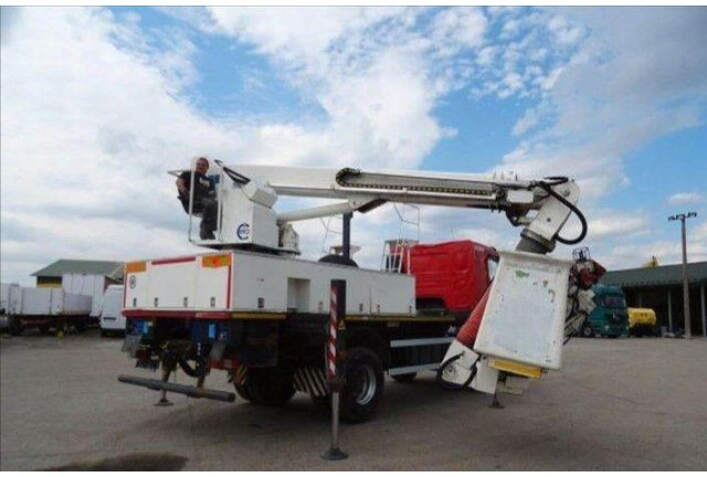 Renault KERAX 410.19 4x4 Emelőkosaras Cela 17m - Грузовик с подъемником: фото 5 Renault KERAX 410.19 4x4 Emelőkosaras Cela 17m - Грузовик с подъемником: фото 5