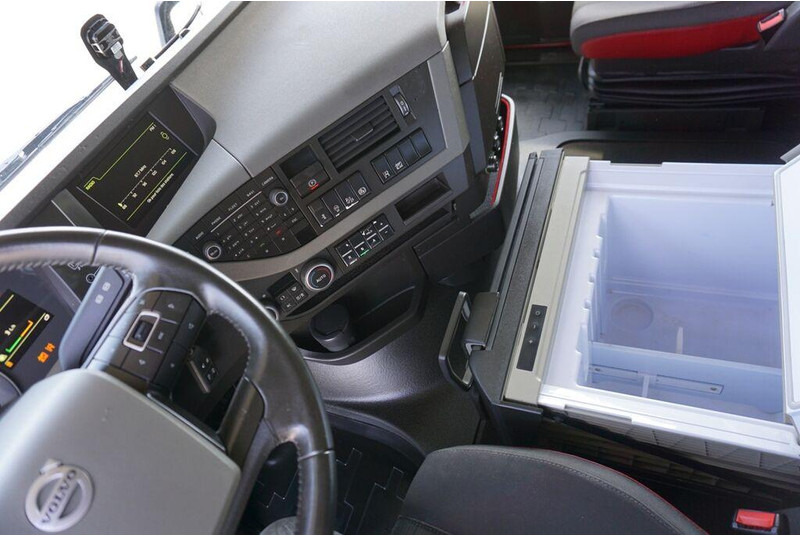 Тягач Volvo FH / 500 / EURO 6 / ACC / I -COOL / GLOBETROTTER: фото 9 Тягач Volvo FH / 500 / EURO 6 / ACC / I -COOL / GLOBETROTTER: фото 9