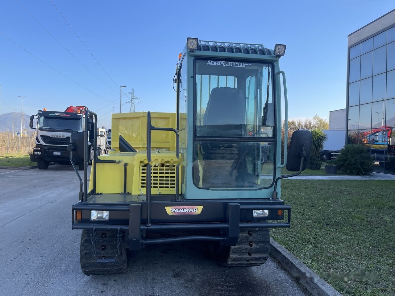 Yanmar C50 - Гусеничный самосвал: фото 3 Yanmar C50 - Гусеничный самосвал: фото 3