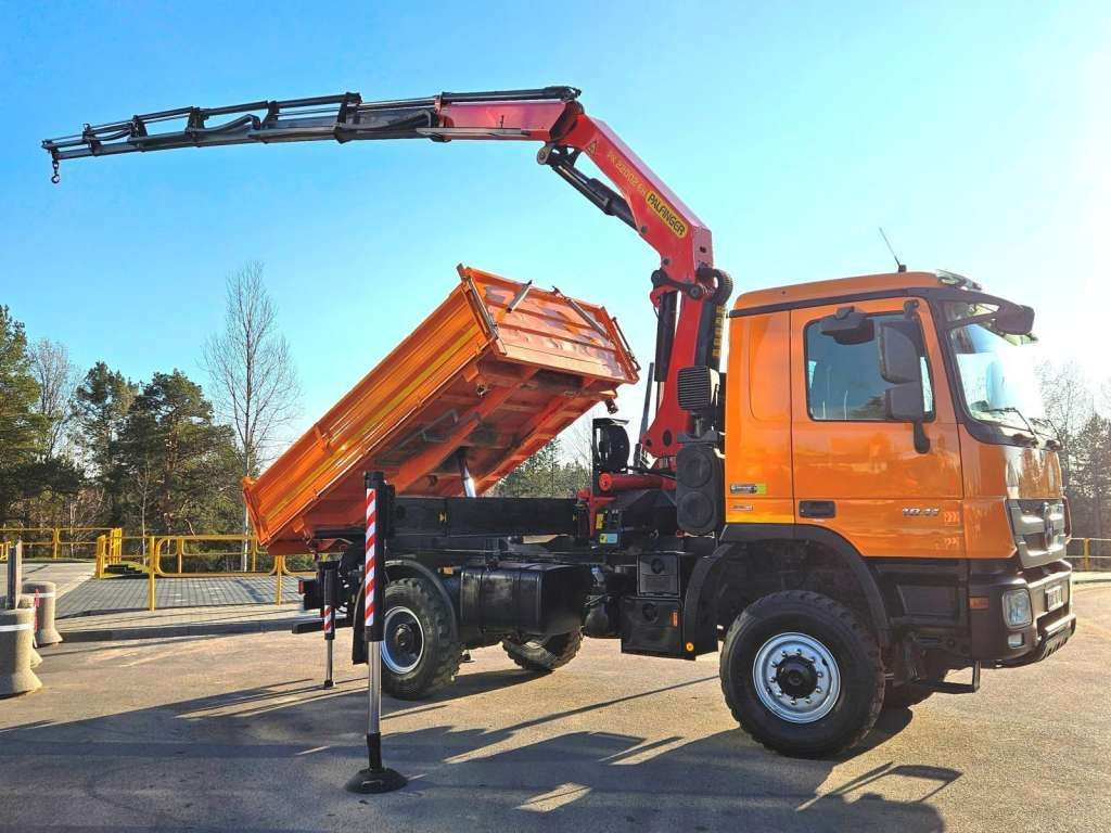 Mercedes-Benz ACTROS 1841 4x4 PALFINGER PK 22002 CRANE KIPER - Самосвал, Автоманипулятор: фото 2 Mercedes-Benz ACTROS 1841 4x4 PALFINGER PK 22002 CRANE KIPER - Самосвал, Автоманипулятор: фото 2