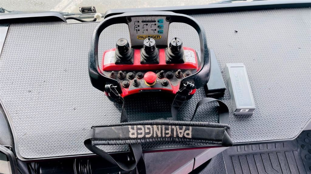 Автоманипулятор, Грузовик бортовой/ Платформа Mercedes-Benz ACTROS 2546 6x2 Palfinger PK 50002 EURO 5 Cran .: фото 24 Автоманипулятор, Грузовик бортовой/ Платформа Mercedes-Benz ACTROS 2546 6x2 Palfinger PK 50002 EURO 5 Cran .: фото 24