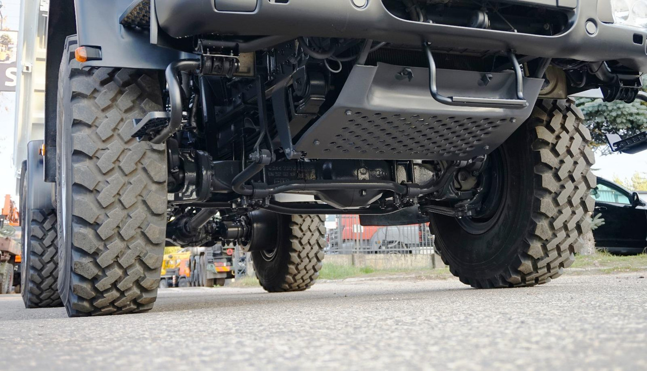 - Грузовик с подъемником: фото 5 - Грузовик с подъемником: фото 5