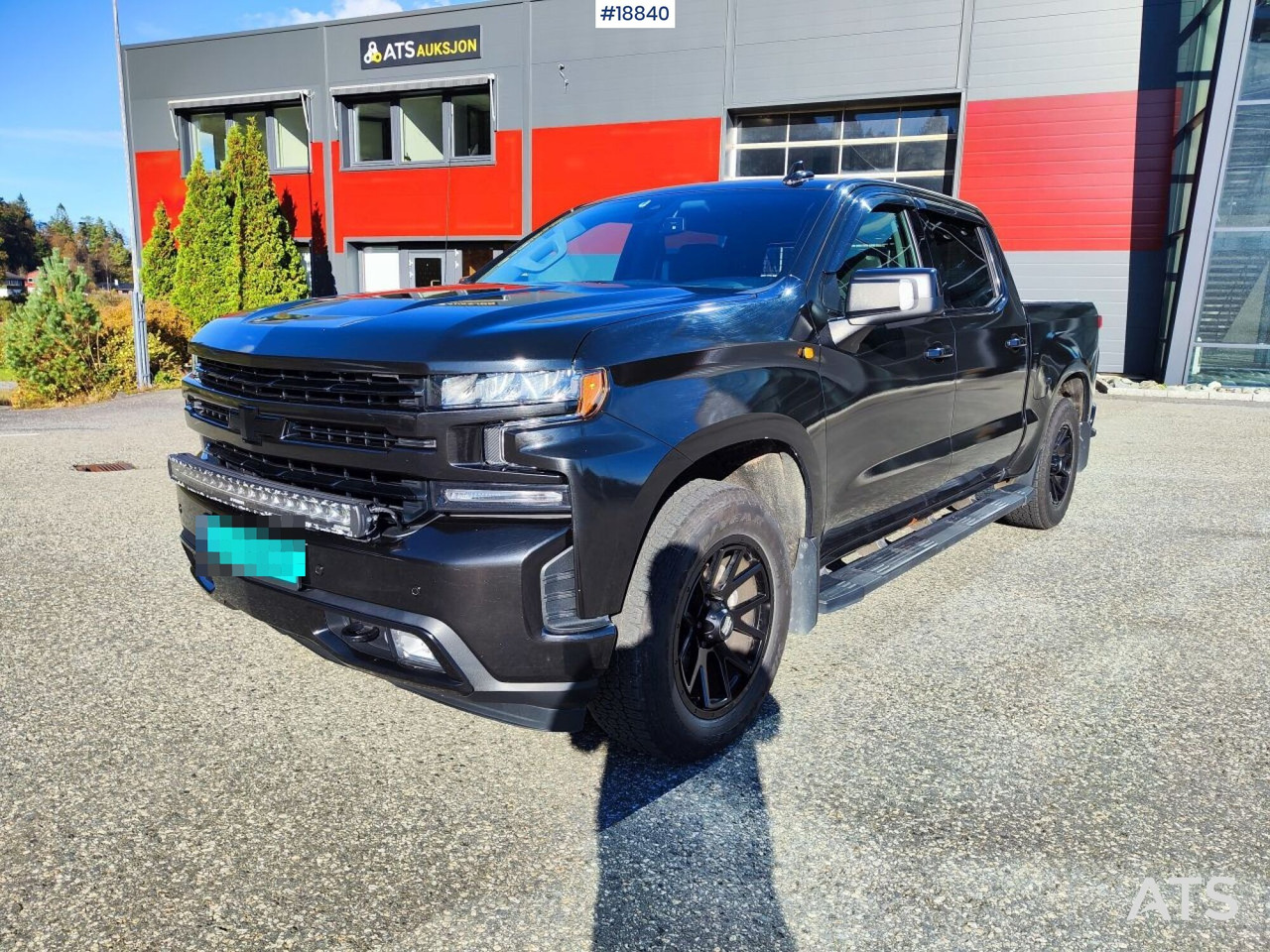 Грузовик с закрытым кузовом Chevrolet Silverado: фото 1