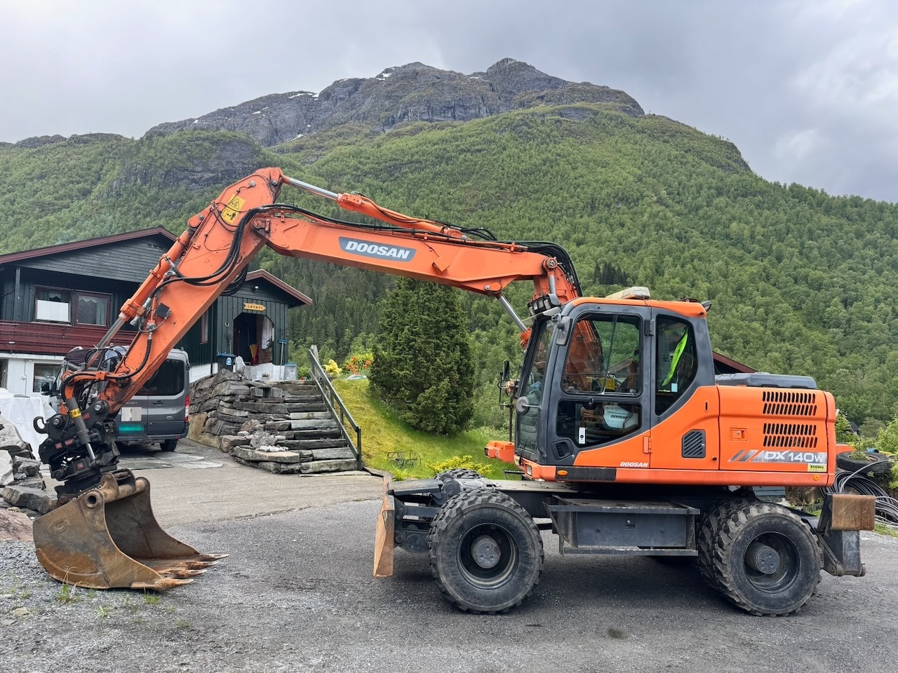 Doosan DX140W-3 - Экскаватор: фото 1 Doosan DX140W-3 - Экскаватор: фото 1