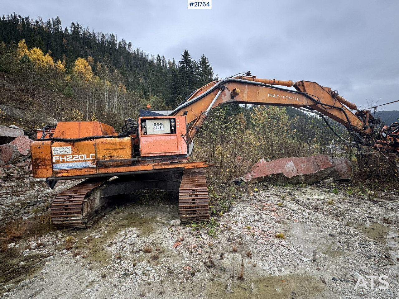 Hitachi Ca 1988 Hitachi FH220LC graver selges som rep.objekt. Ikke kjørbar. - Гусеничный экскаватор: фото 5 Hitachi Ca 1988 Hitachi FH220LC graver selges som rep.objekt. Ikke kjørbar. - Гусеничный экскаватор: фото 5