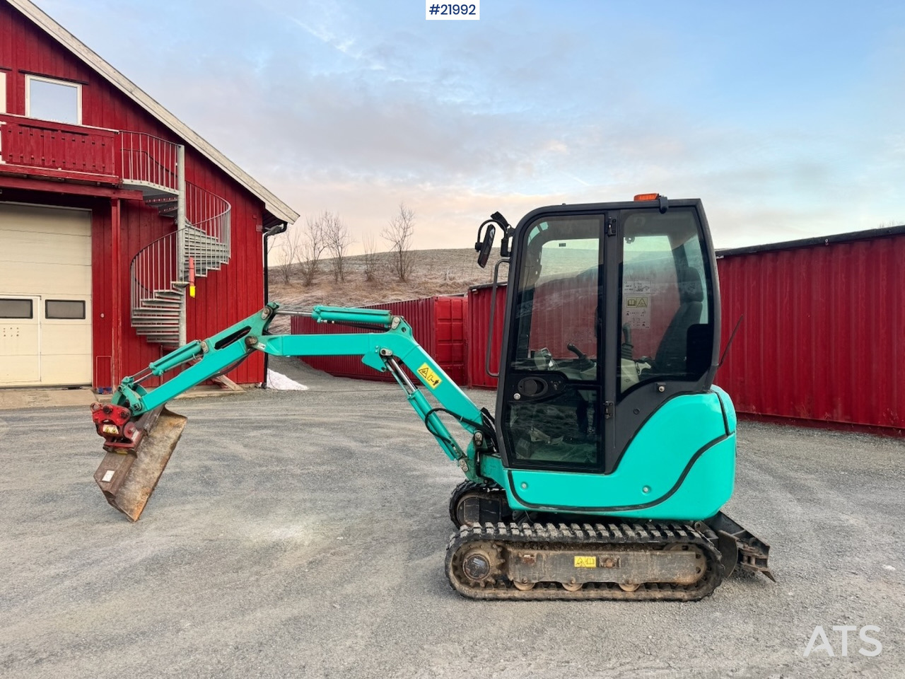 Kobelco 2016 Kobelco SK18 Minigraver m/ Powertilt, 3 skuffer,ripper, klype og Henger. - Мини-экскаватор: фото 2 Kobelco 2016 Kobelco SK18 Minigraver m/ Powertilt, 3 skuffer,ripper, klype og Henger. - Мини-экскаватор: фото 2