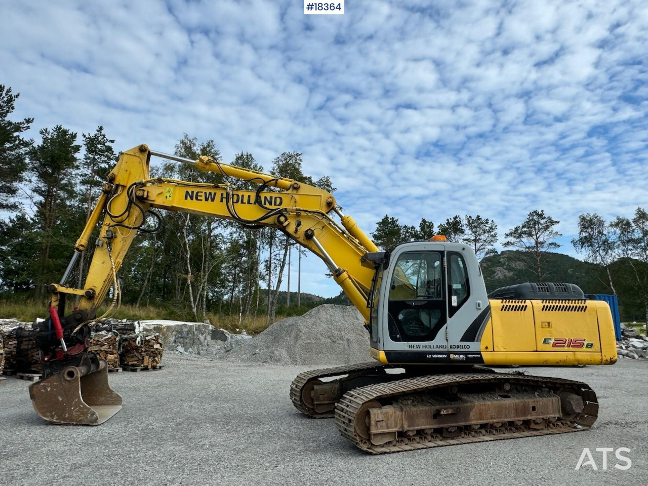 Kobelco E215B - Экскаватор: фото 1 Kobelco E215B - Экскаватор: фото 1