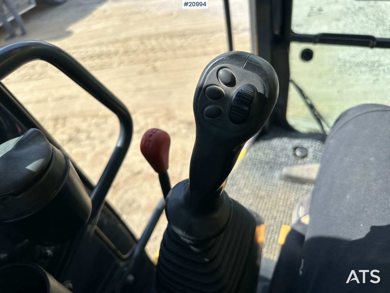 Гусеничный экскаватор Komatsu PC228USLC-10: фото 39