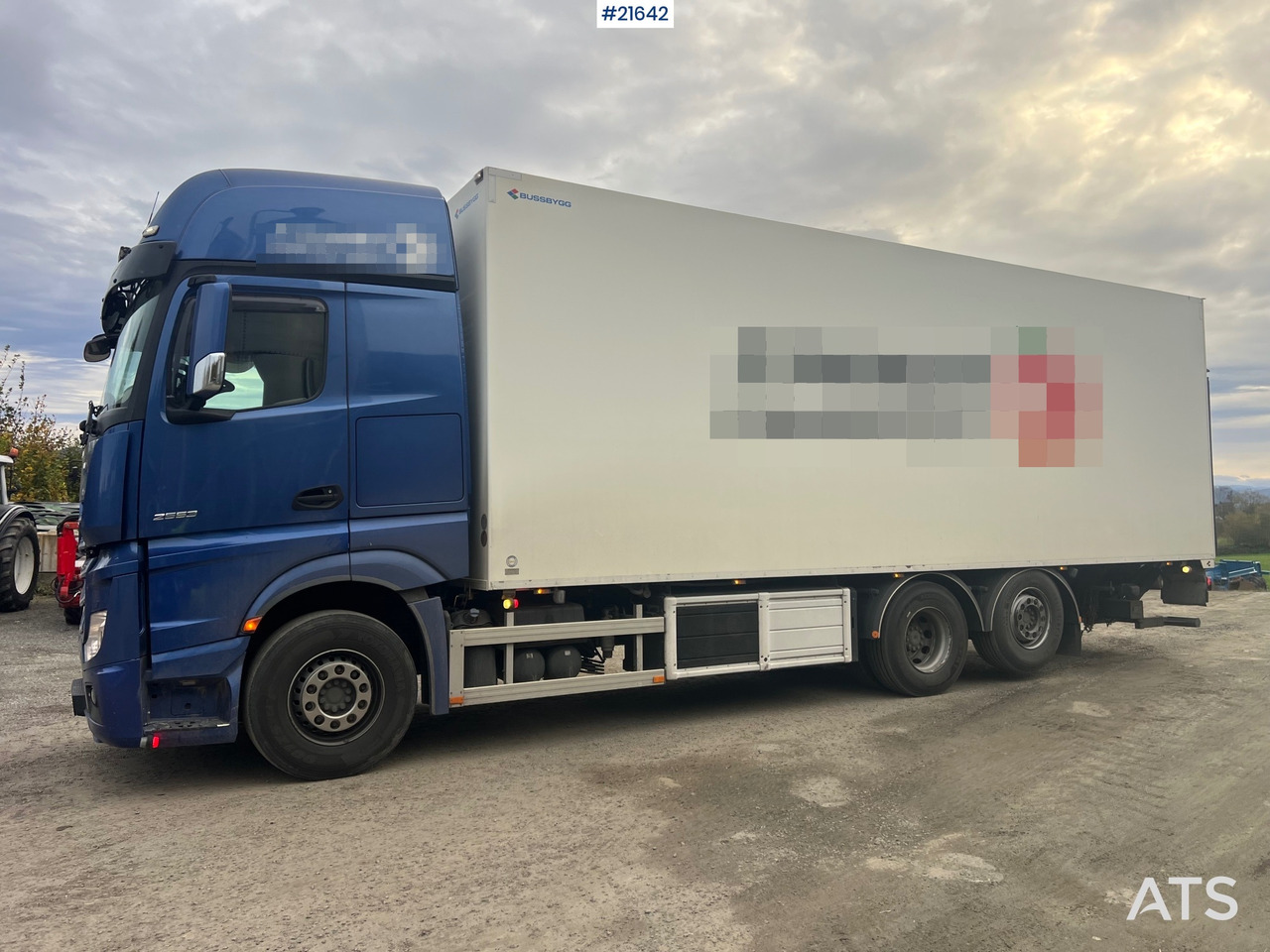 Mercedes-Benz Actrox 6x2 skapbil m/ kjøl/frys aggregat - Грузовик с закрытым кузовом: фото 1 Mercedes-Benz Actrox 6x2 skapbil m/ kjøl/frys aggregat - Грузовик с закрытым кузовом: фото 1