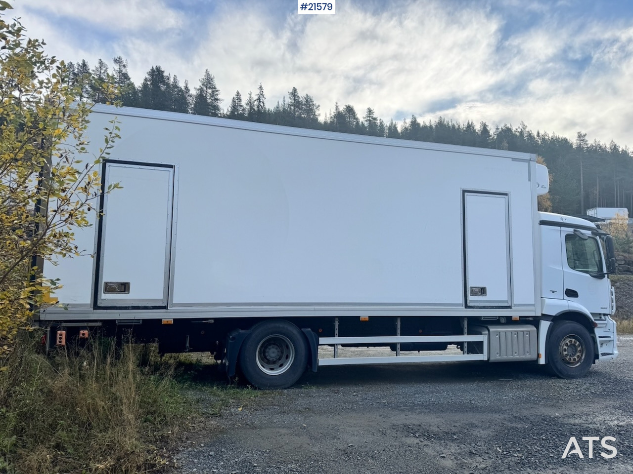 Mercedes-Benz Antos 1832 m/ Full sideåpning og Kjøl/frys. - Грузовик с закрытым кузовом: фото 4 Mercedes-Benz Antos 1832 m/ Full sideåpning og Kjøl/frys. - Грузовик с закрытым кузовом: фото 4