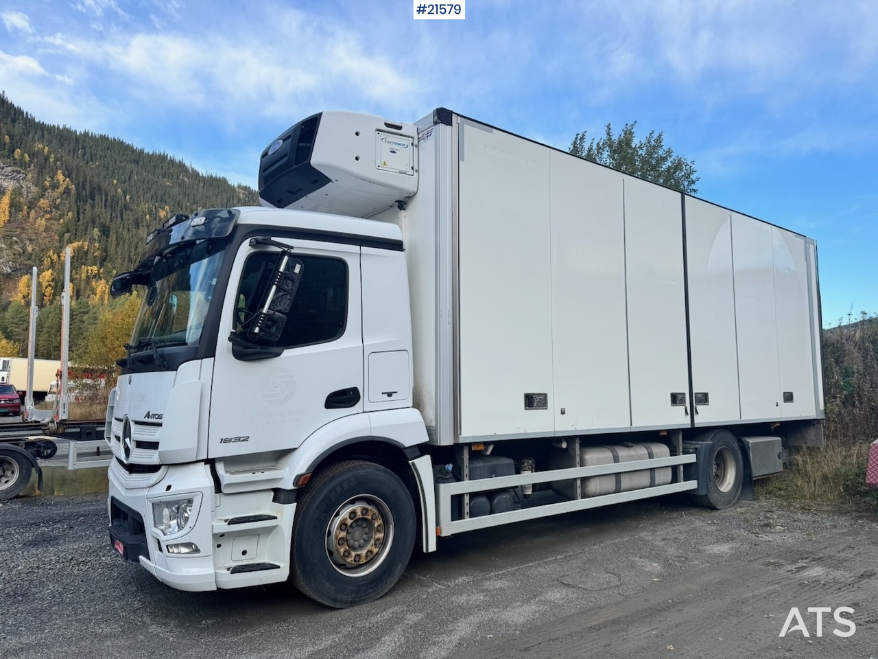Mercedes-Benz Antos 1832 m/ Full sideåpning og Kjøl/frys. - Грузовик с закрытым кузовом: фото 2 Mercedes-Benz Antos 1832 m/ Full sideåpning og Kjøl/frys. - Грузовик с закрытым кузовом: фото 2