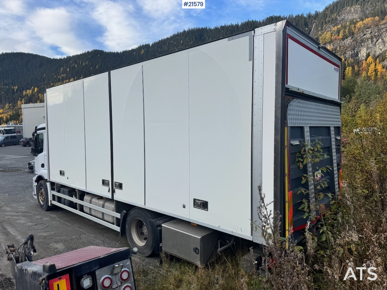 Mercedes-Benz Antos 1832 m/ Full sideåpning og Kjøl/frys. - Грузовик с закрытым кузовом: фото 3 Mercedes-Benz Antos 1832 m/ Full sideåpning og Kjøl/frys. - Грузовик с закрытым кузовом: фото 3