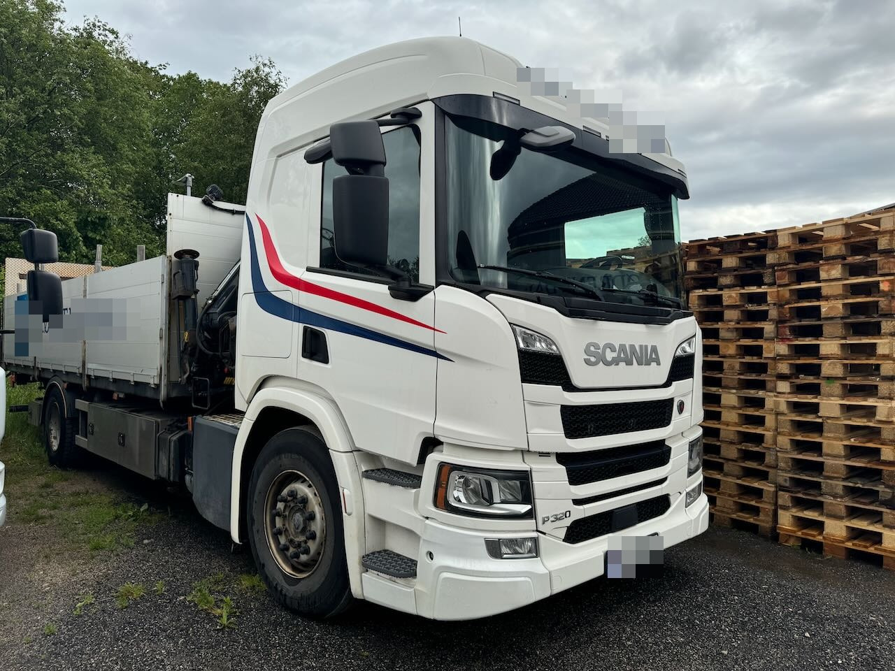 Scania P320 - Грузовик бортовой/ Платформа, Автоманипулятор: фото 2 Scania P320 - Грузовик бортовой/ Платформа, Автоманипулятор: фото 2