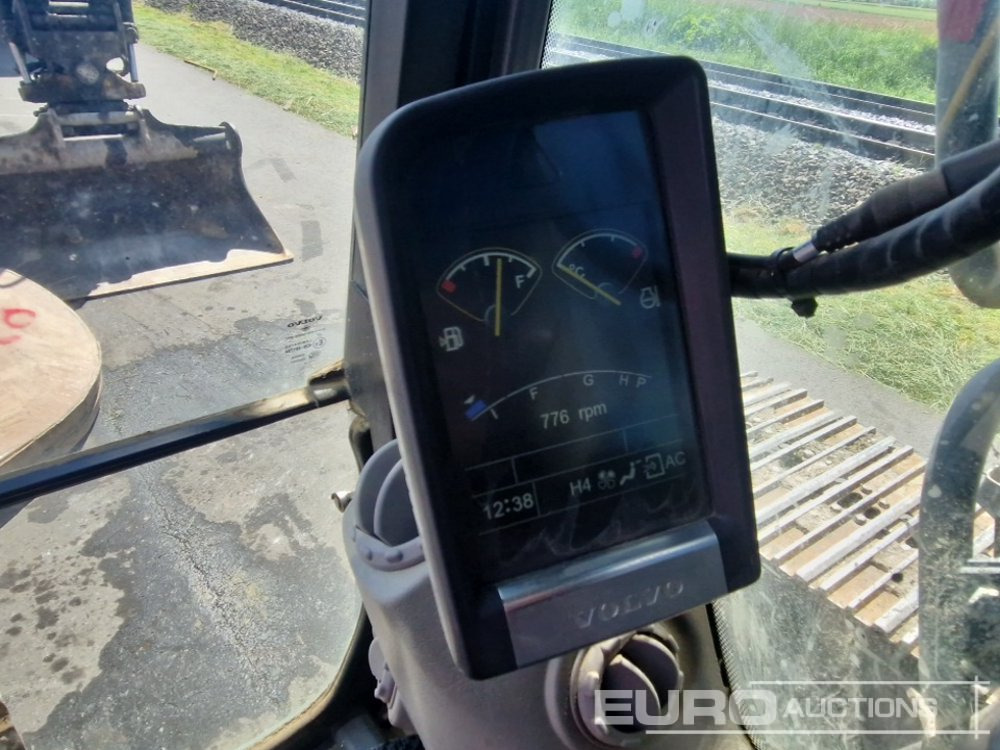 Гусеничный экскаватор 2014 Volvo EC220DL: фото 26