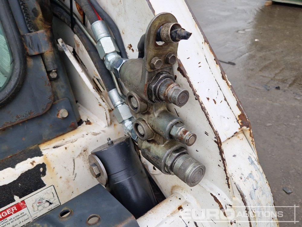 Мини-погрузчик с бортовым поворотом Bobcat S160: фото 13 Мини-погрузчик с бортовым поворотом Bobcat S160: фото 13