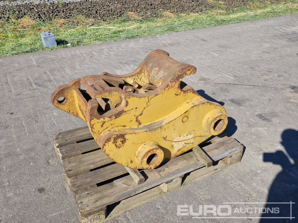 Hydraulic Quick Hitch to suit CAT 325 - Сцепное устройство: фото 1 Hydraulic Quick Hitch to suit CAT 325 - Сцепное устройство: фото 1