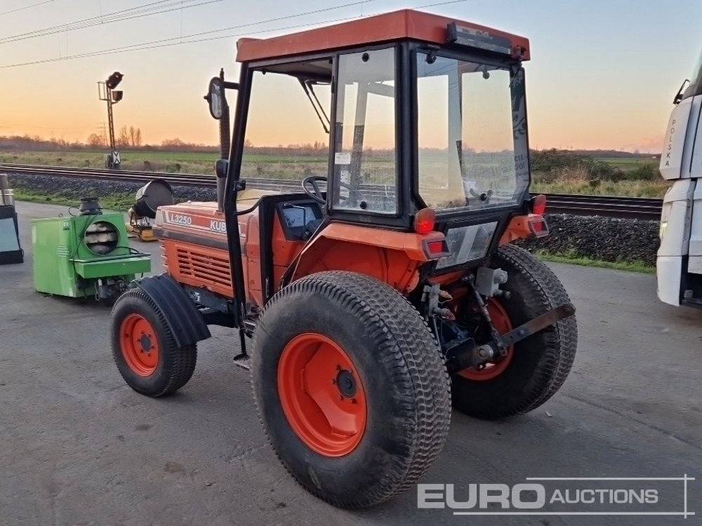 Kubota L3250D - Минитрактор: фото 3 Kubota L3250D - Минитрактор: фото 3