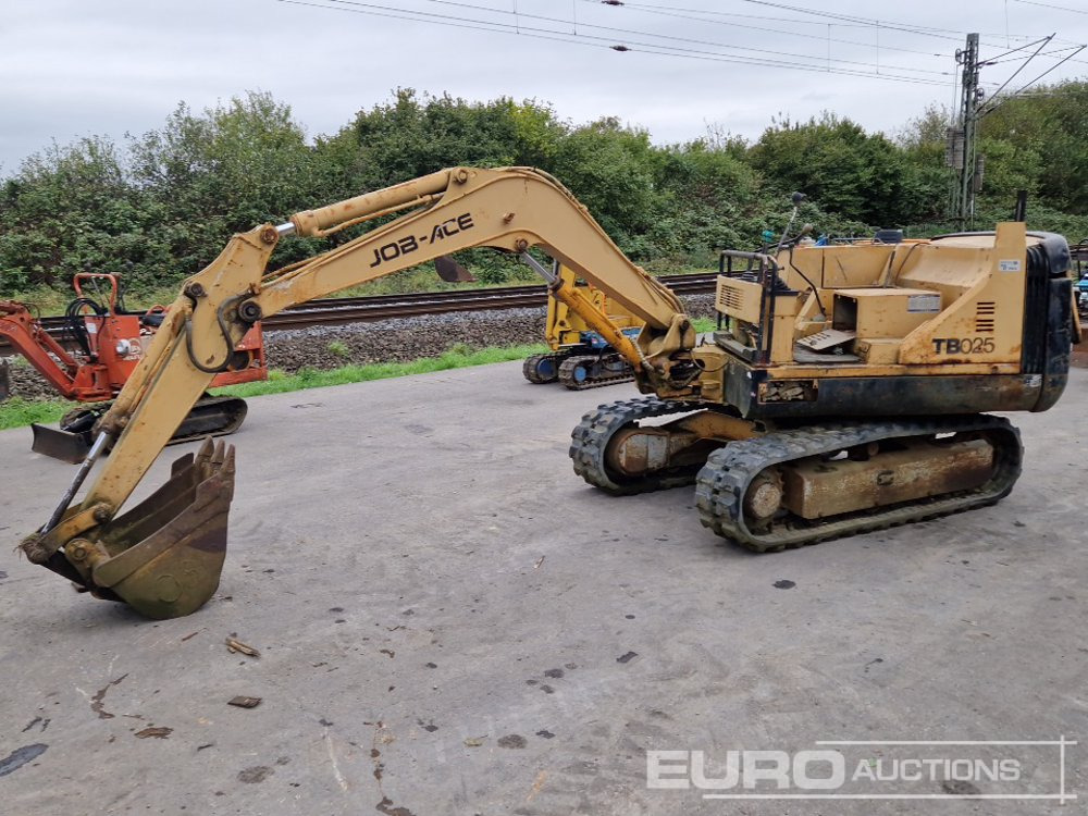 Takeuchi TB025 - Мини-экскаватор: фото 1 Takeuchi TB025 - Мини-экскаватор: фото 1