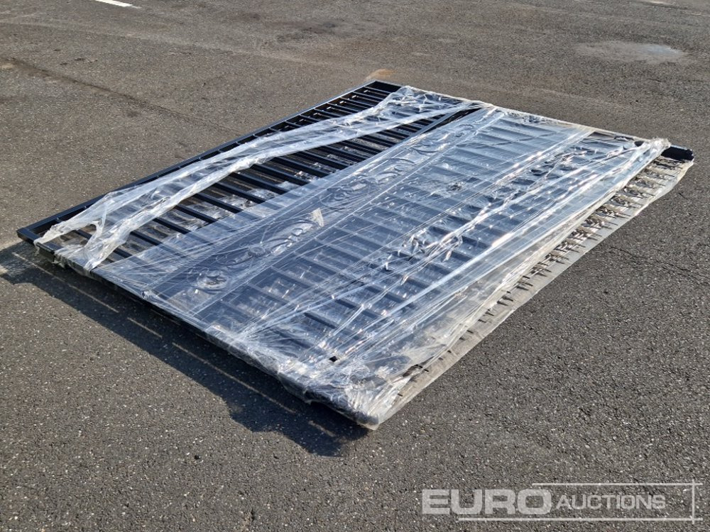 Unused Steel Gates - Строительное оборудование: фото 2 Unused Steel Gates - Строительное оборудование: фото 2