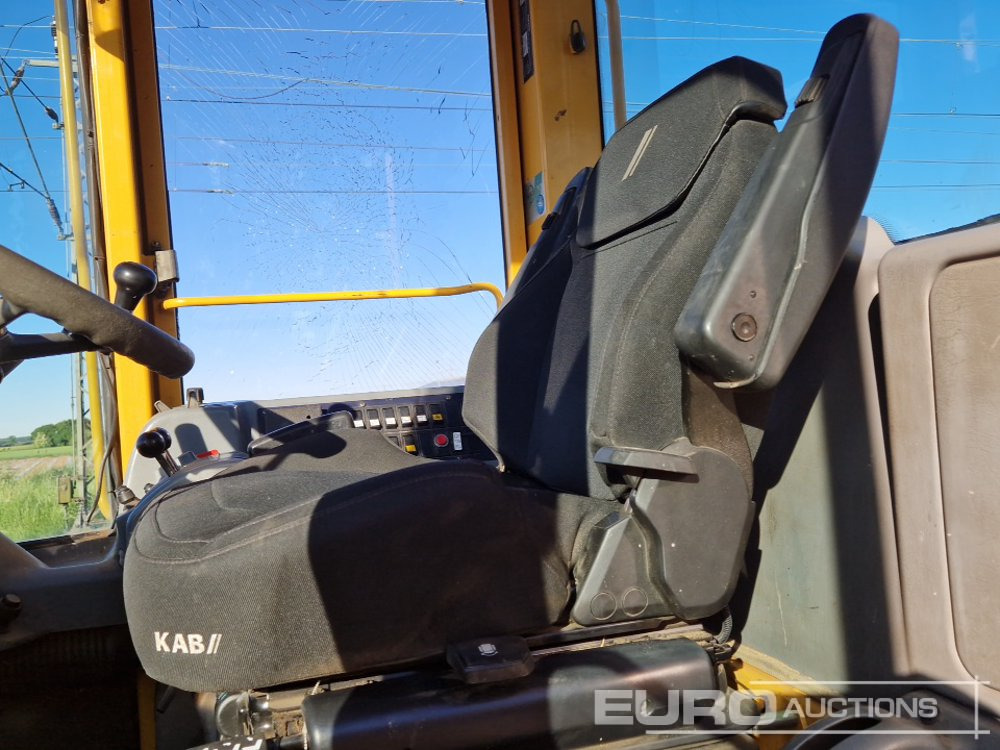 Колёсный погрузчик Volvo L70D: фото 25