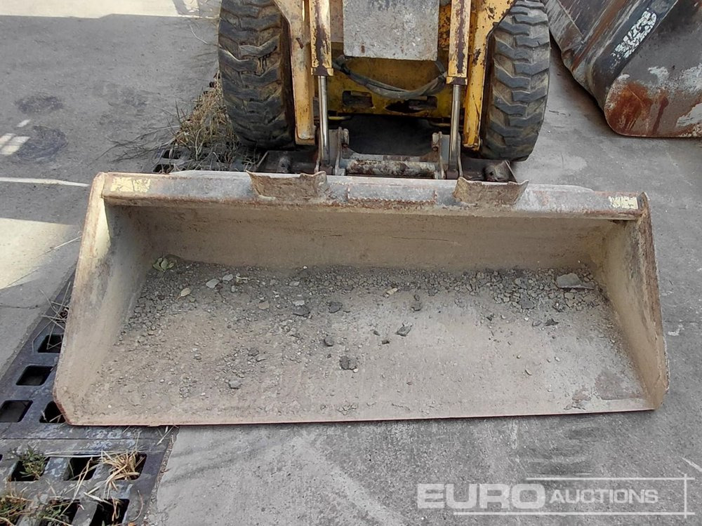 Gehl SL4240 - Мини-погрузчик с бортовым поворотом: фото 4 Gehl SL4240 - Мини-погрузчик с бортовым поворотом: фото 4