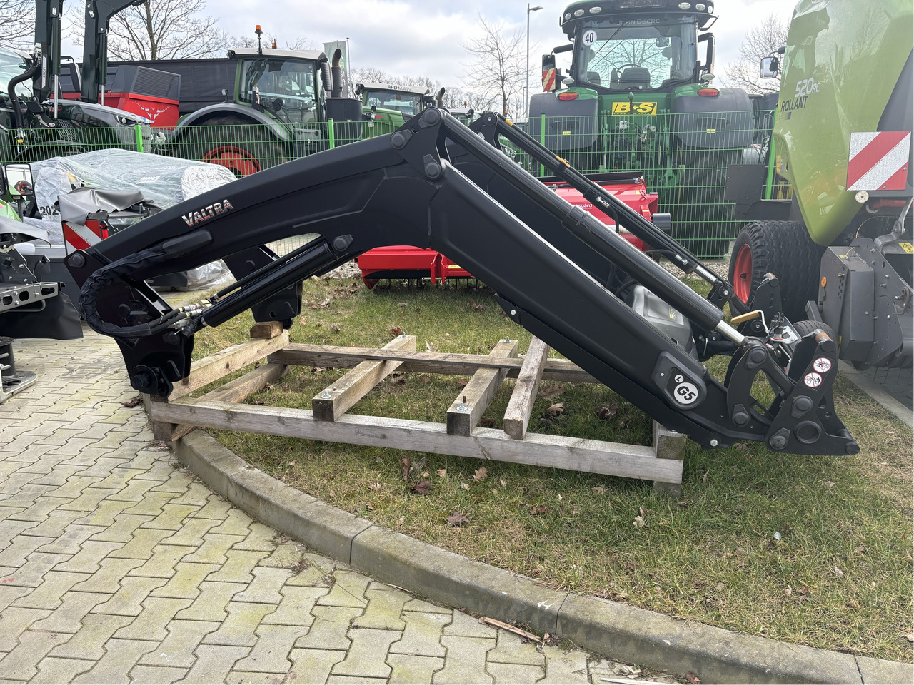 Alö Frontlader G5L Valtra - Фронтальный погрузчик для трактора: фото 1 Alö Frontlader G5L Valtra - Фронтальный погрузчик для трактора: фото 1