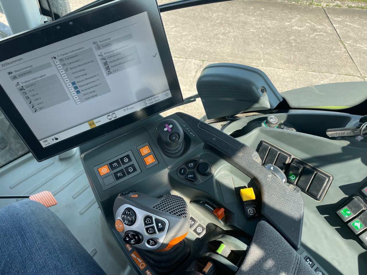 Claas Axion 870 CMATIC - Трактор: фото 3 Claas Axion 870 CMATIC - Трактор: фото 3