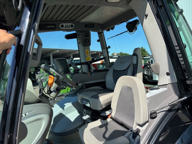 Deutz-Fahr Agrotron 6215 TTV Warrior-RTK - Трактор: фото 2 Deutz-Fahr Agrotron 6215 TTV Warrior-RTK - Трактор: фото 2