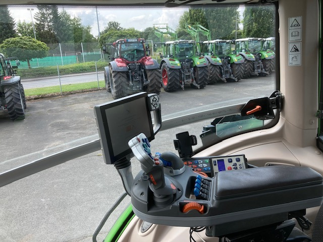 Fendt 824 Vario S4 Profi - Трактор: фото 4 Fendt 824 Vario S4 Profi - Трактор: фото 4