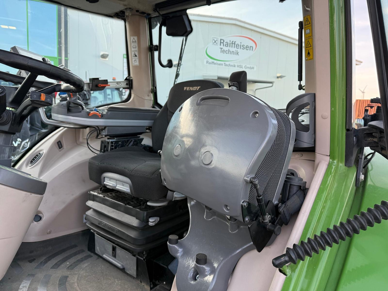 Fendt 828 Vario S4 ProfiPlus - Трактор: фото 4 Fendt 828 Vario S4 ProfiPlus - Трактор: фото 4