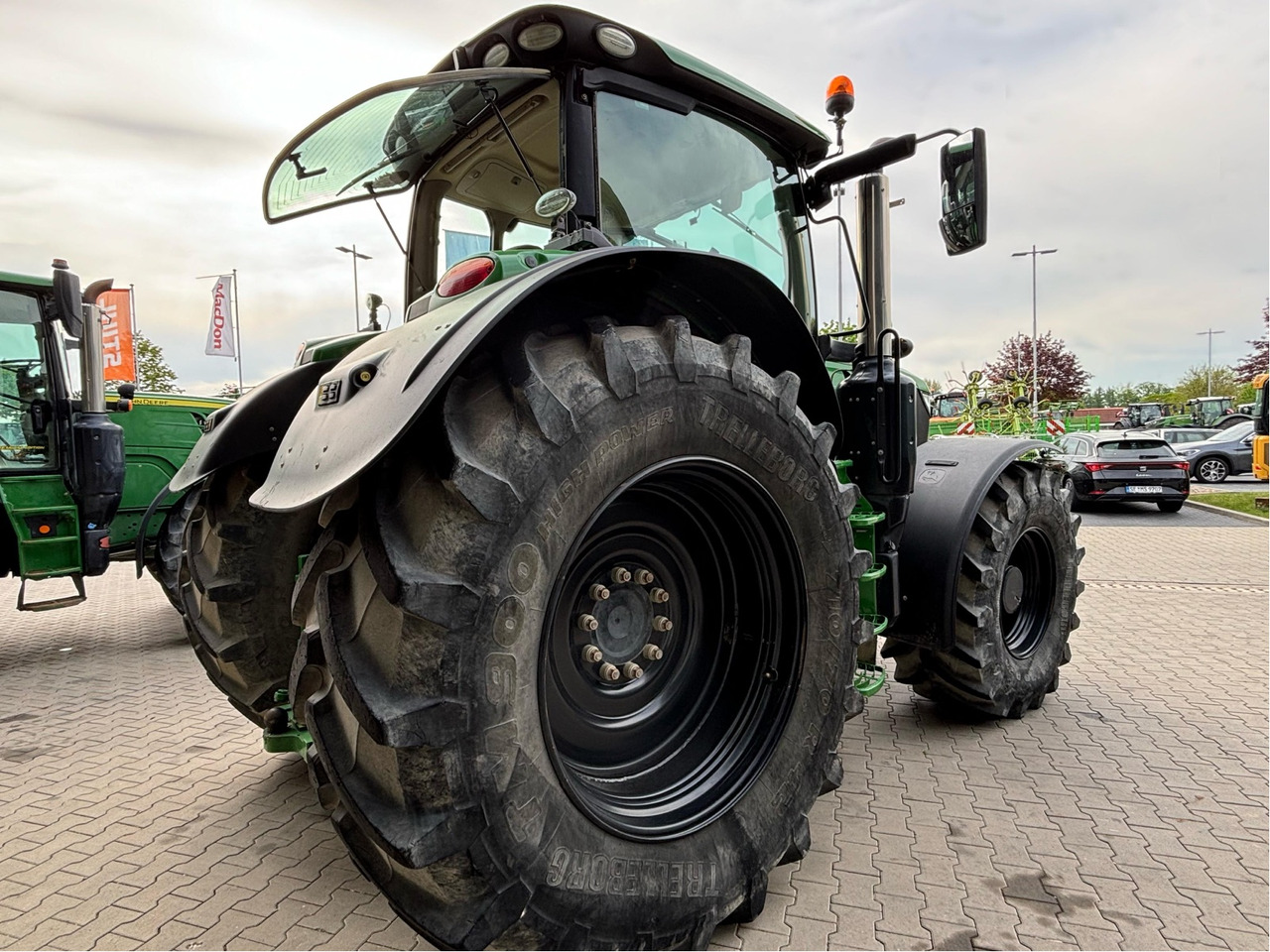 John Deere 6215 R - Трактор: фото 5 John Deere 6215 R - Трактор: фото 5