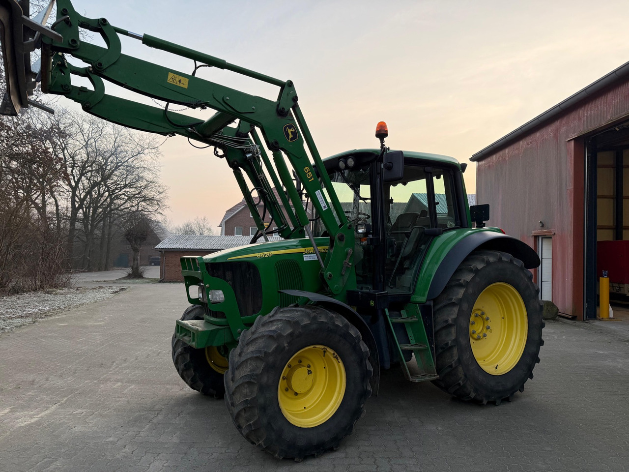 John Deere 6420 - Трактор: фото 1 John Deere 6420 - Трактор: фото 1