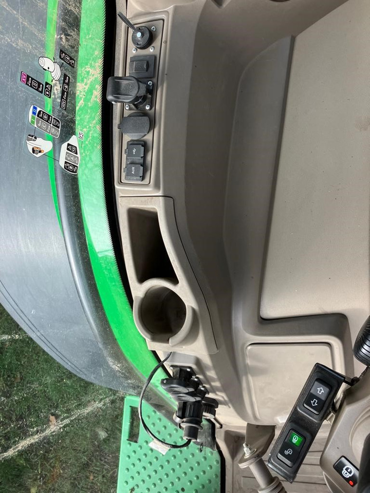 John Deere 7R 330 - Трактор: фото 4 John Deere 7R 330 - Трактор: фото 4