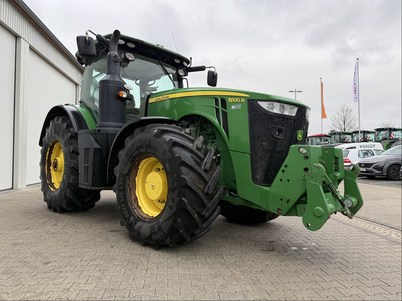 John Deere 8320 R E23 - Трактор: фото 1 John Deere 8320 R E23 - Трактор: фото 1
