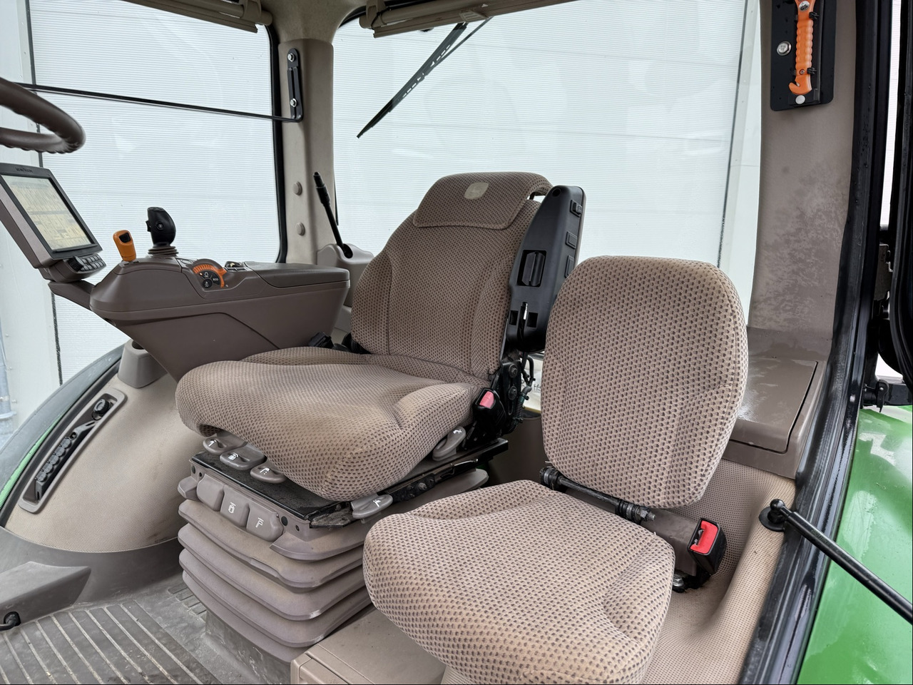 John Deere 8320 R E23 - Трактор: фото 2 John Deere 8320 R E23 - Трактор: фото 2