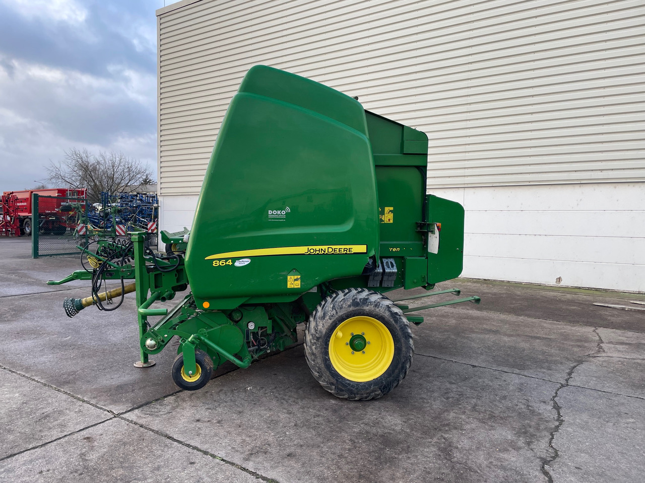 John Deere 864 Rundballenpresse - Техника для сенозаготовки: фото 1 John Deere 864 Rundballenpresse - Техника для сенозаготовки: фото 1