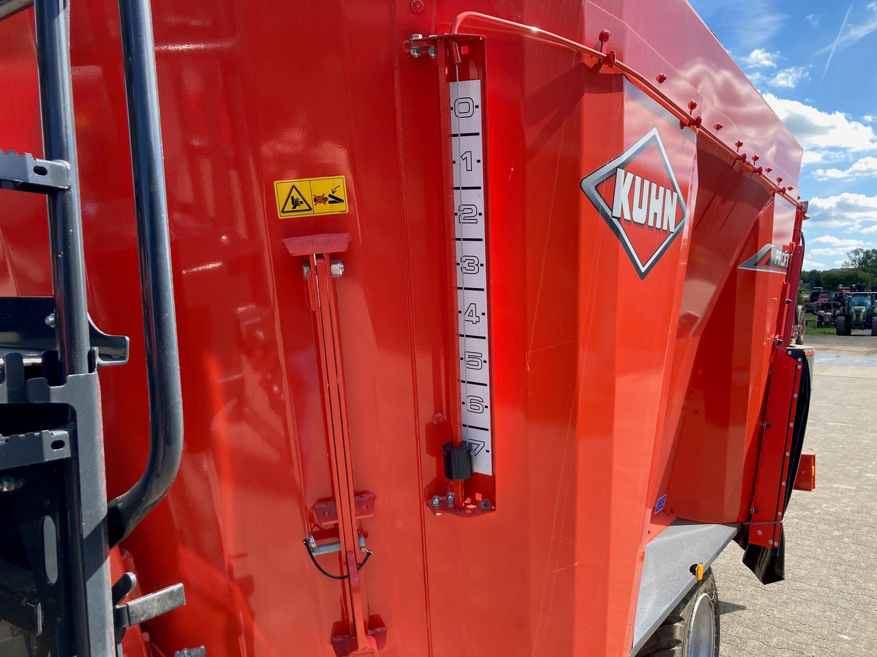 Kuhn Profile 70 18.2 DS - Кормораздатчик: фото 4 Kuhn Profile 70 18.2 DS - Кормораздатчик: фото 4