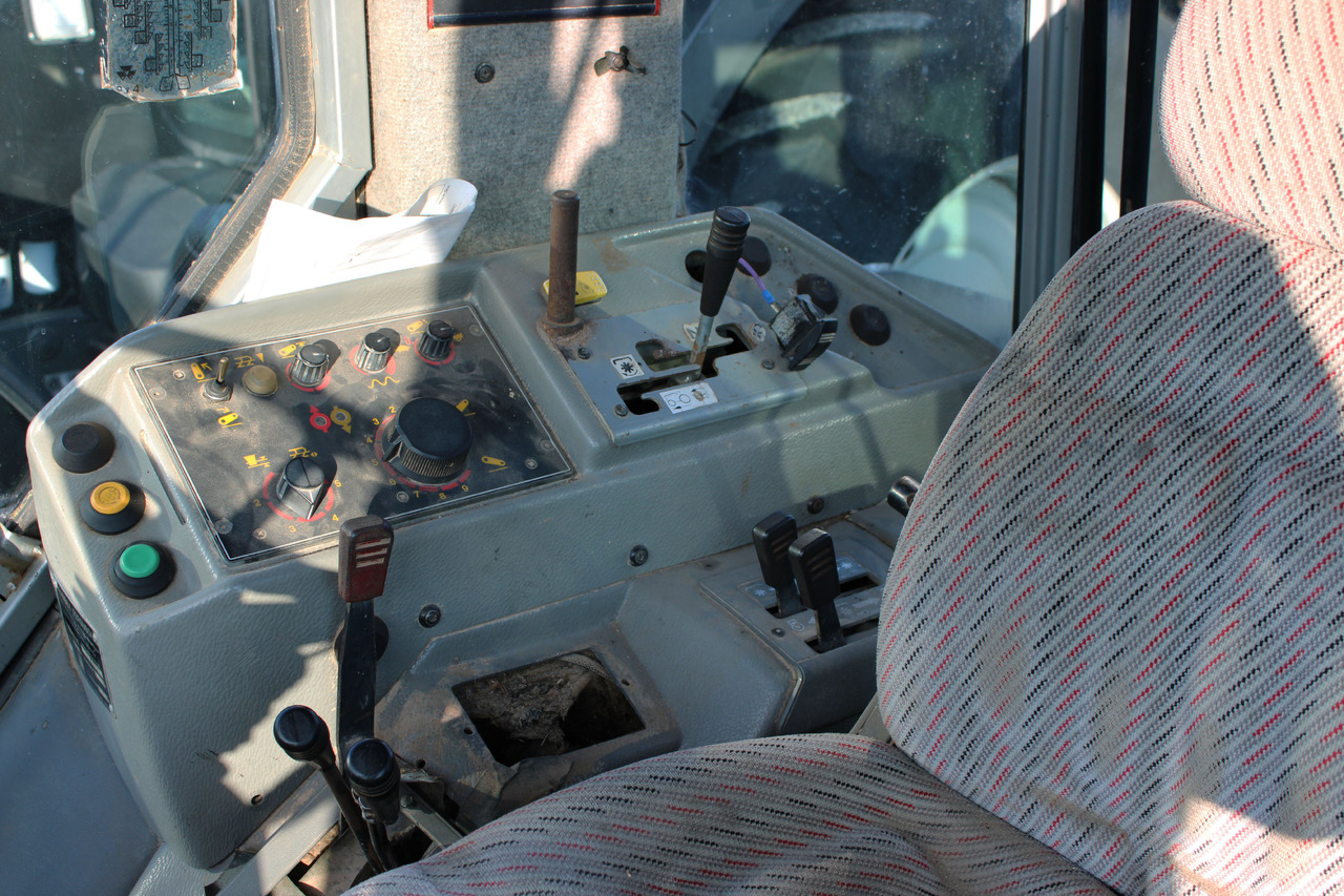 Massey Ferguson 3085 - Трактор: фото 2 Massey Ferguson 3085 - Трактор: фото 2