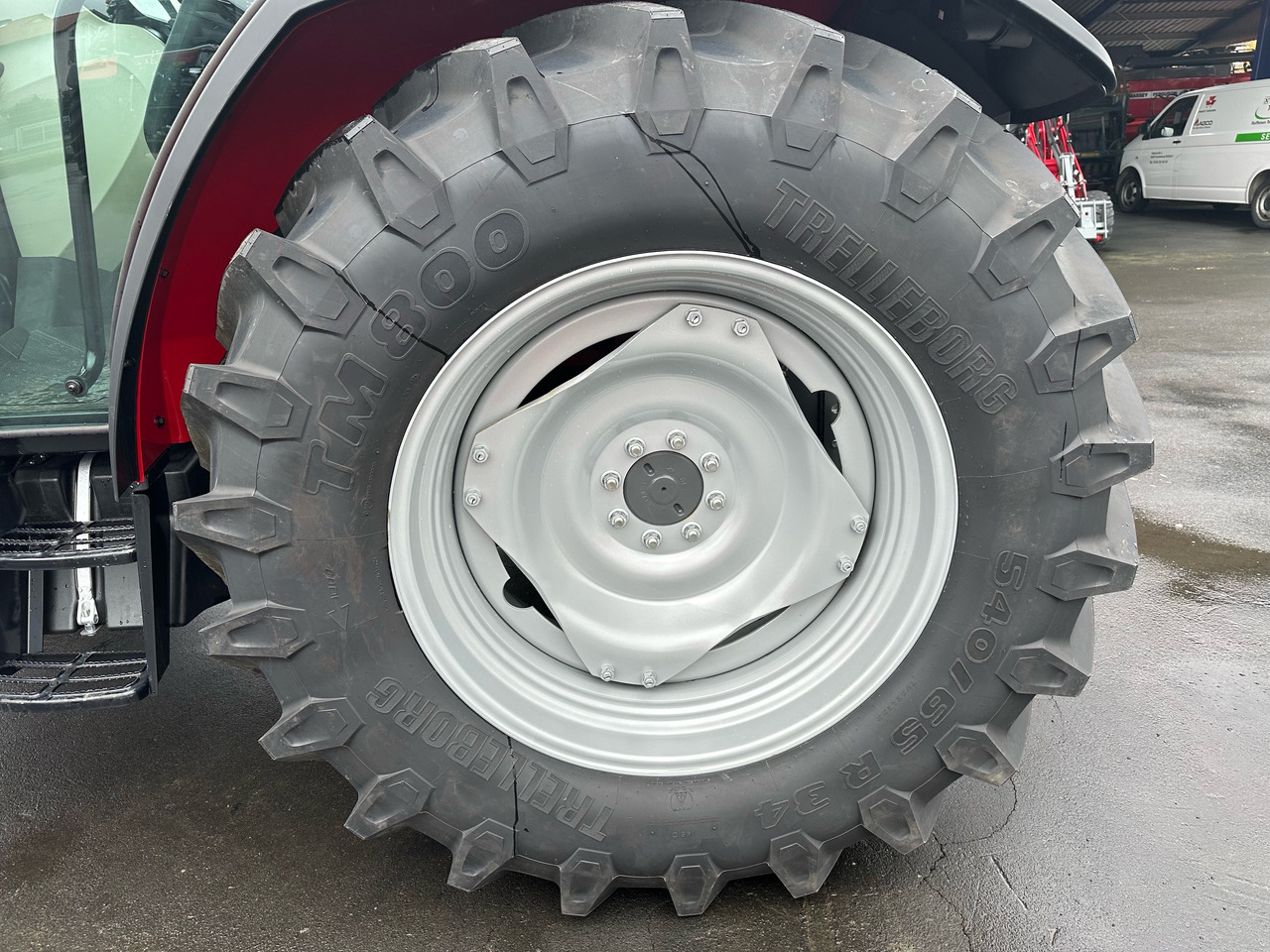 Massey Ferguson 4710 M Cab Essential Dyna 2 - Трактор: фото 3 Massey Ferguson 4710 M Cab Essential Dyna 2 - Трактор: фото 3
