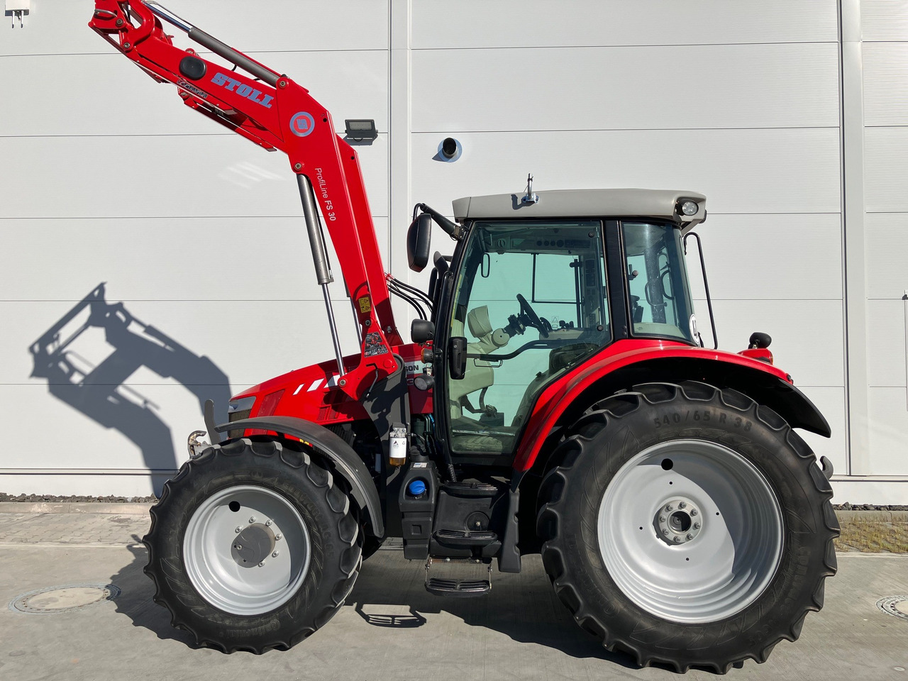 Massey Ferguson 5613 Dyna 6 - Трактор: фото 1 Massey Ferguson 5613 Dyna 6 - Трактор: фото 1