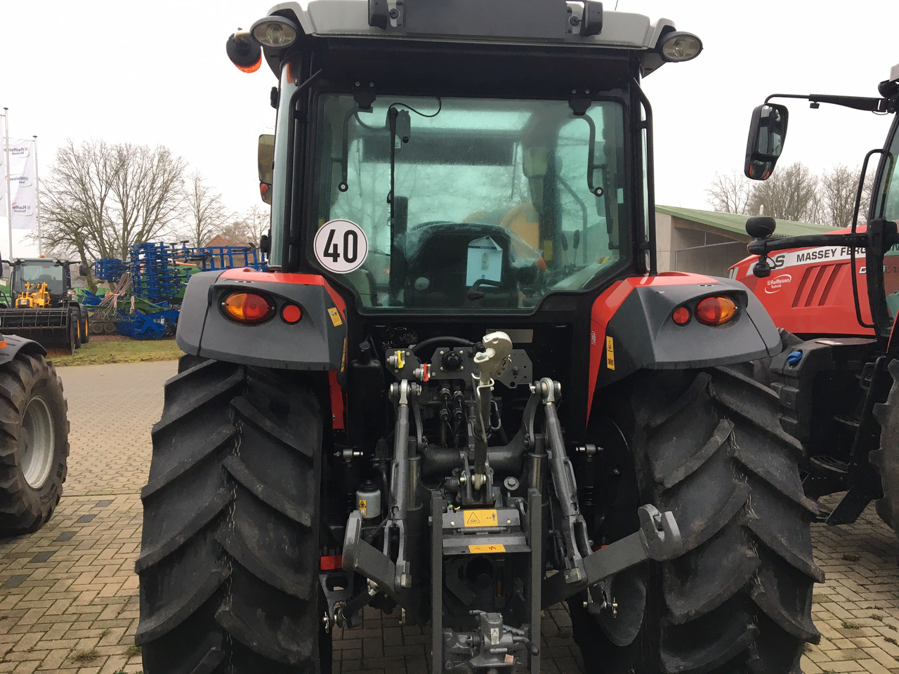 Massey Ferguson 5711 M Dyna-4 4WD Essent - Трактор: фото 5 Massey Ferguson 5711 M Dyna-4 4WD Essent - Трактор: фото 5
