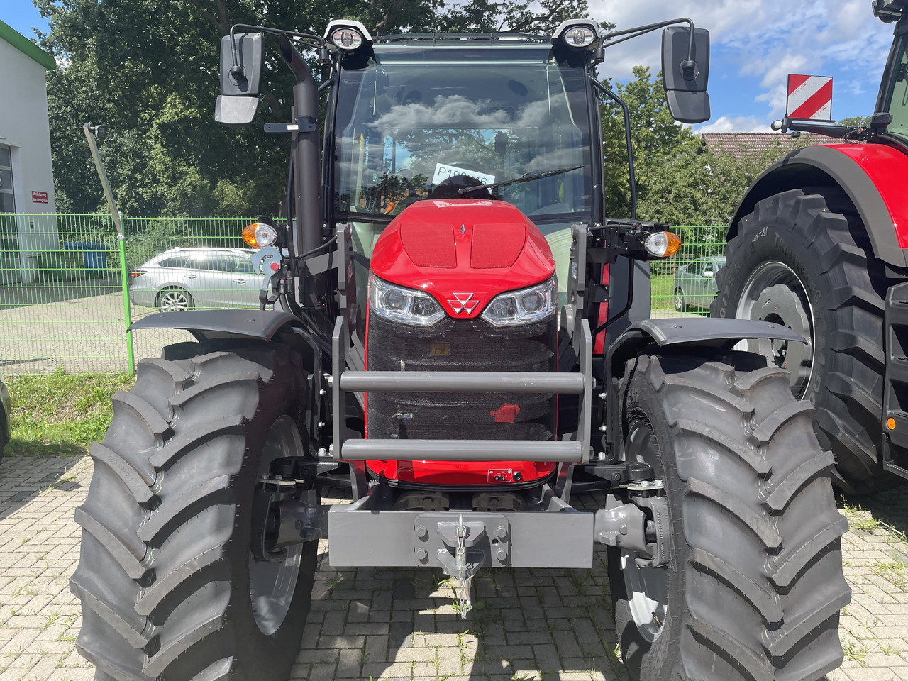 Massey Ferguson 5711M Dyna-4 4WD Cab - Трактор: фото 1 Massey Ferguson 5711M Dyna-4 4WD Cab - Трактор: фото 1