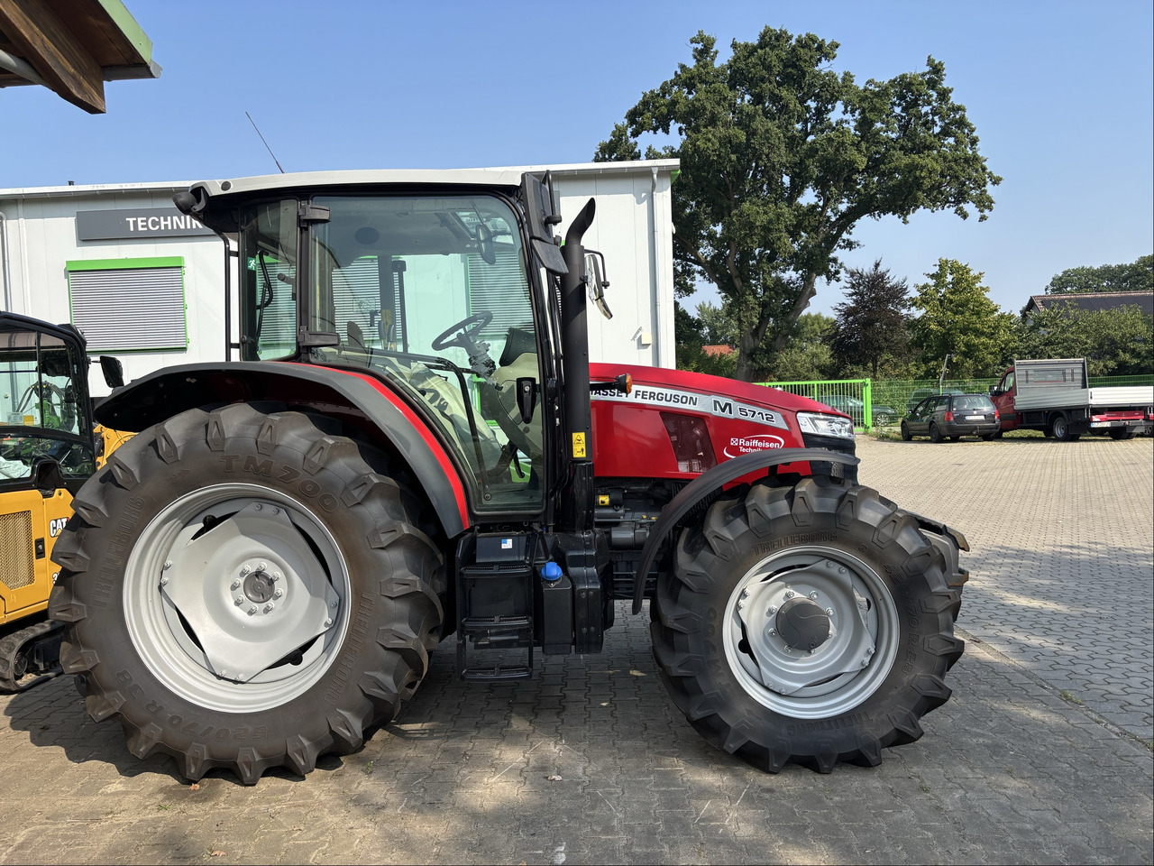 Massey Ferguson 5712M 4WD Cab Essential - Трактор: фото 5 Massey Ferguson 5712M 4WD Cab Essential - Трактор: фото 5
