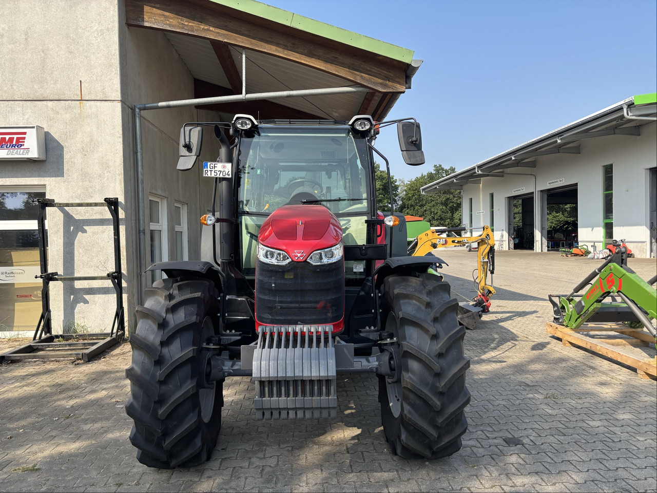 Massey Ferguson 5712M 4WD Cab Essential - Трактор: фото 4 Massey Ferguson 5712M 4WD Cab Essential - Трактор: фото 4