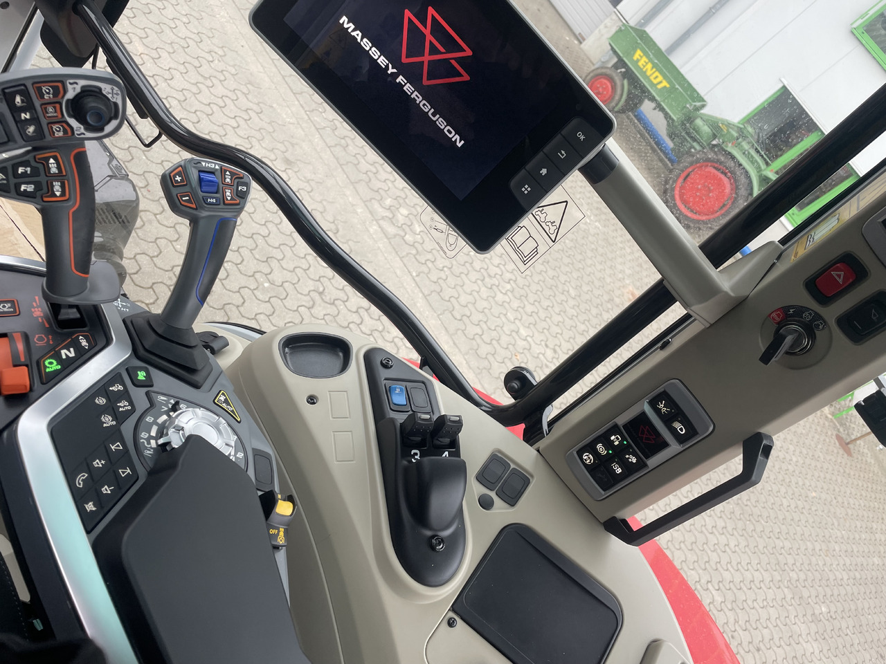 Massey Ferguson 7S.210 Dyna-VT EXCLUSIVE - Трактор: фото 3 Massey Ferguson 7S.210 Dyna-VT EXCLUSIVE - Трактор: фото 3