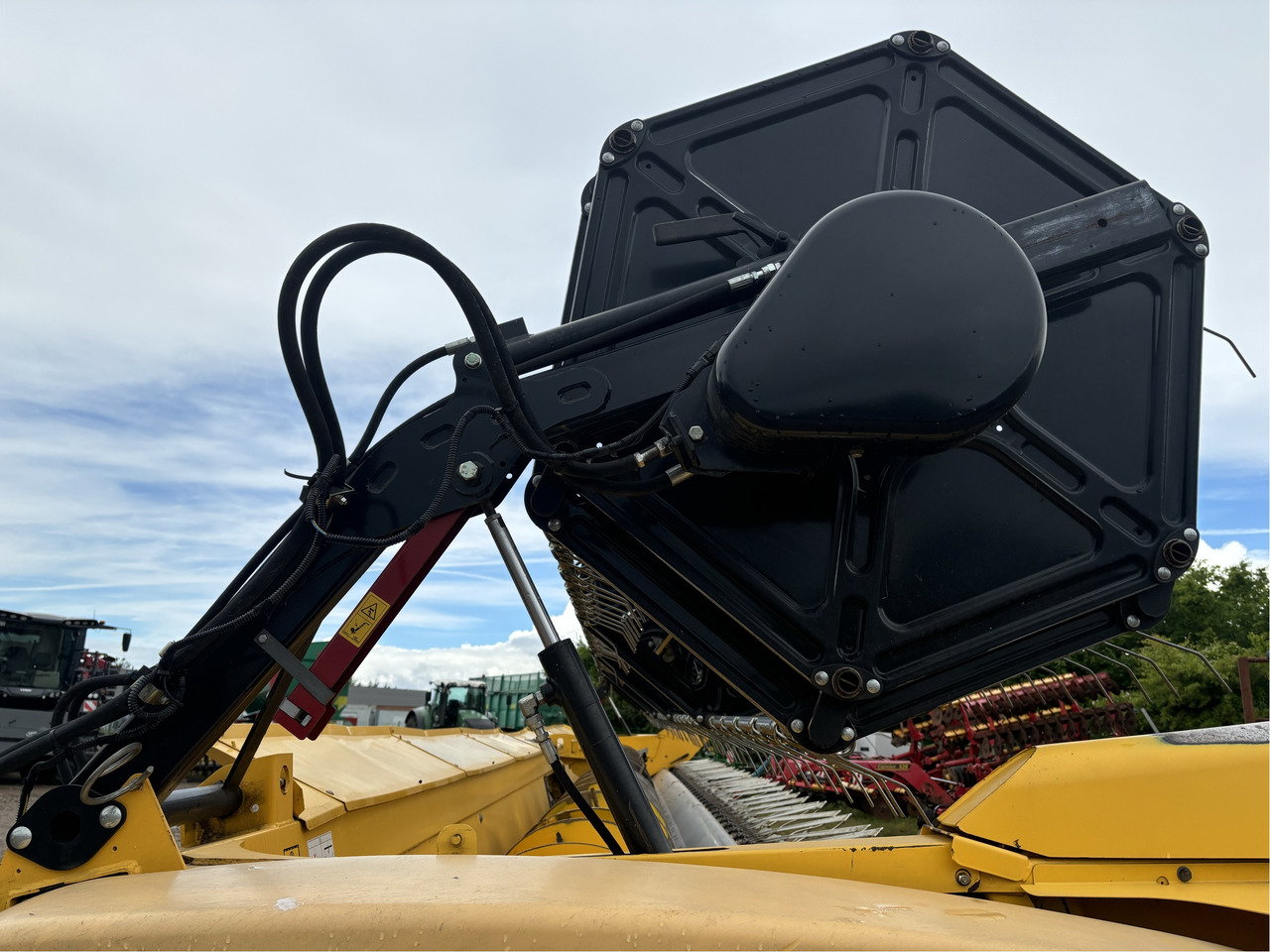 New Holland Schneidwerk Varifeed12.5 - Зерноуборочный комбайн: фото 4 New Holland Schneidwerk Varifeed12.5 - Зерноуборочный комбайн: фото 4