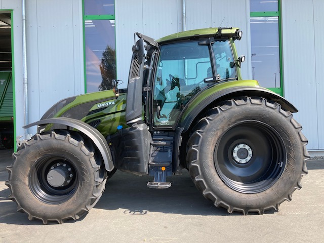 Valtra T 235 Versu - Трактор: фото 1 Valtra T 235 Versu - Трактор: фото 1