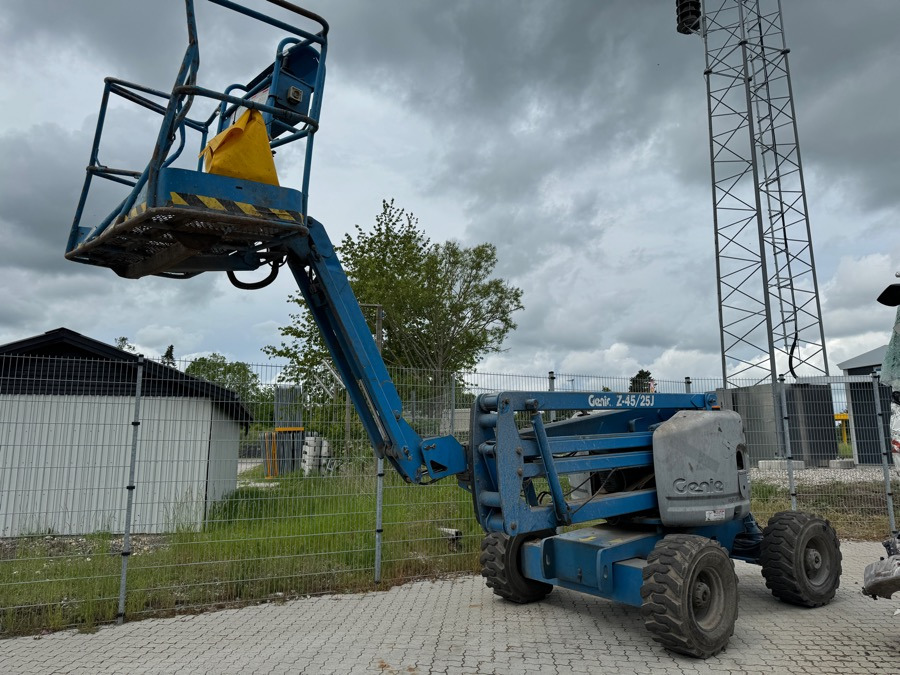 GENIE 4WD LIFT Z45 / 25 - Коленчатый подъемник: фото 2 GENIE 4WD LIFT Z45 / 25 - Коленчатый подъемник: фото 2